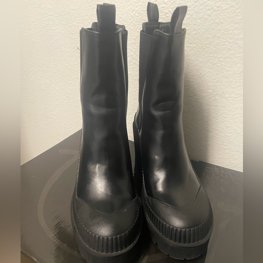 Faux Leather Block Heeled Chelsea Boots Size 7